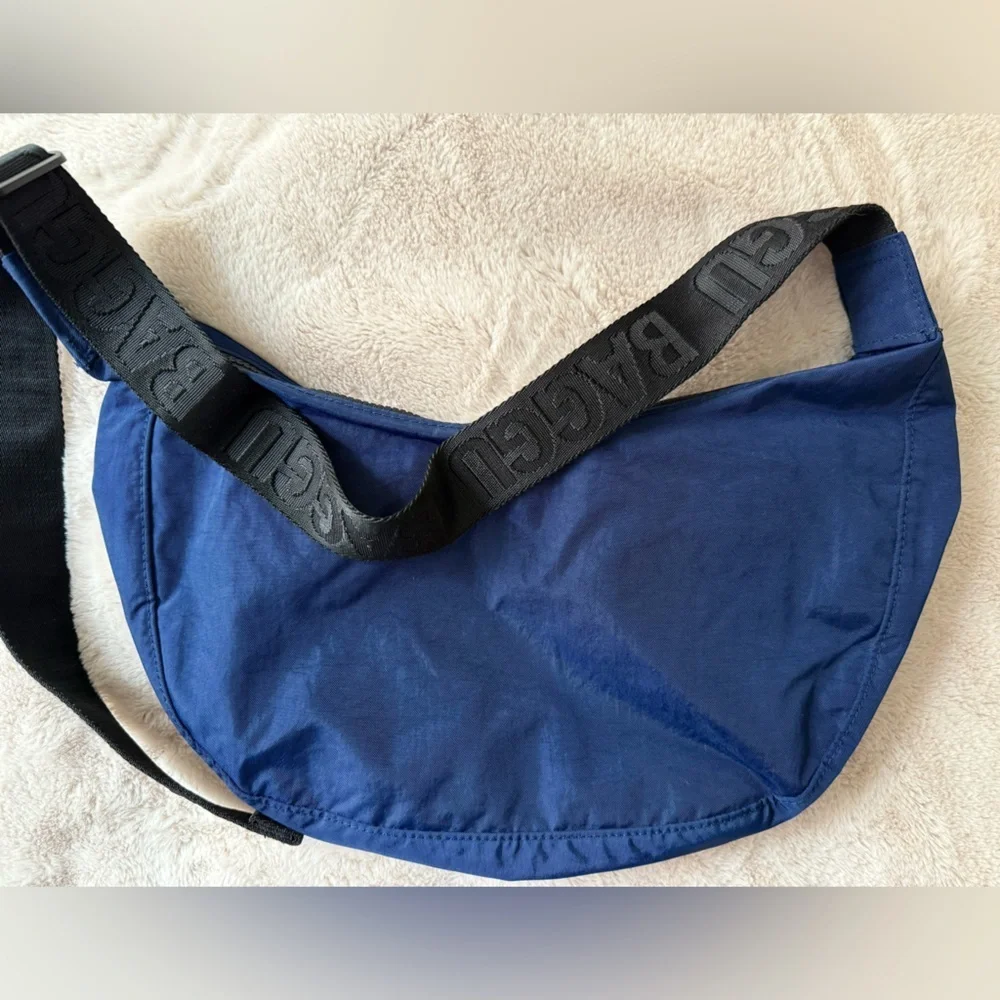 BAGGU Medium Nylon Crescent Bag Navy Black Strap NWOT - Picture 8 of 13